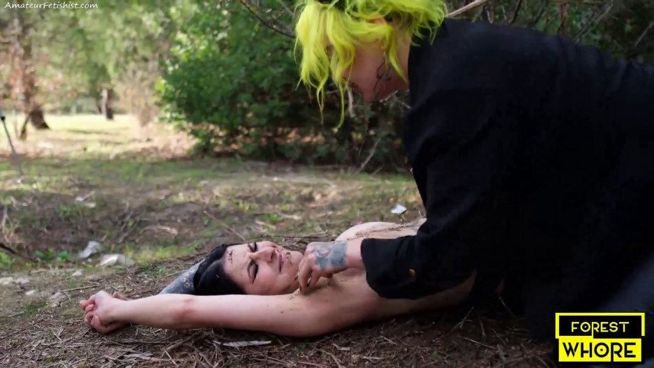 Forest Whore and Kaitlyn Katsaros – Extreme Dirty Public Games